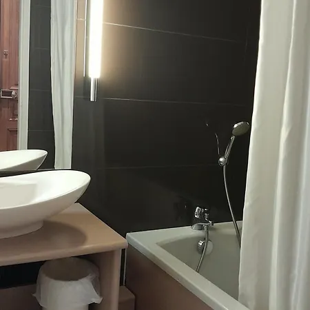 T2 Au Château Des Magnans, - 4 Pers, Piscine, Sauna, Parking - Vallée De L'ubaye - Fr-1-165b-50 * Jausiers
