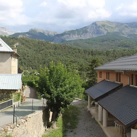 T2 Au Château Des Magnans, - 4 Pers, Piscine, Sauna, Parking - Vallée De L'ubaye - Fr-1-165b-50 Jausiers